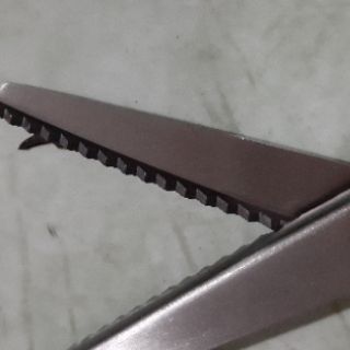 Combo kéo răng cưa, bút viết khăn