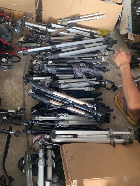 Chân máy ảnh Tripod Nhật số lượng lớn