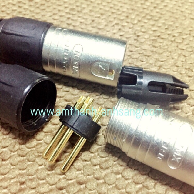 Rắc canon. Neutrik đực chân vàng