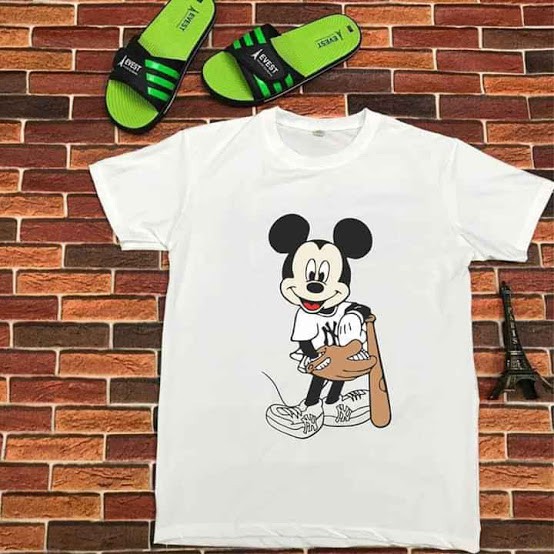 áo thun màu trắng in hình chuột Mickey