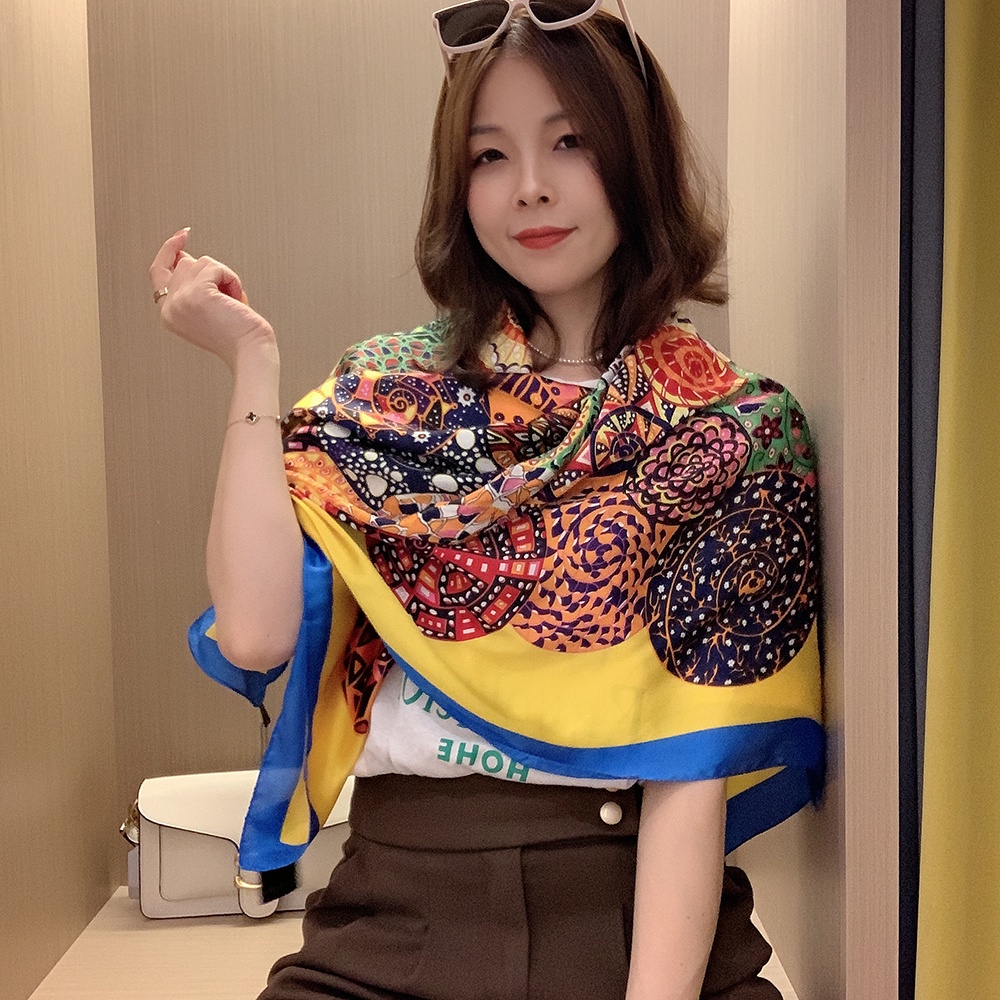 Khăn Tay Vuông In Họa Tiết Bằng Lụa 110x110cm (43 inch) WJ1014-27