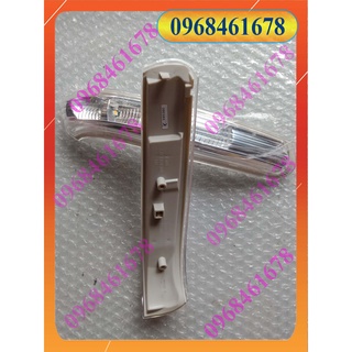 ĐÈN XI NHAN GƯƠNG CAPTIVA