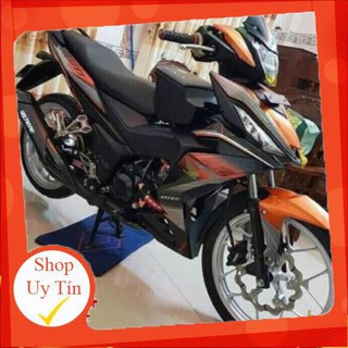 Tem xe sọc winner cam đen