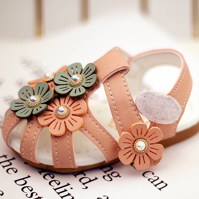 Sandal tập đi đế caosu siêu mềm siêu nhẹ cho bé gái hoa mai 5 bông