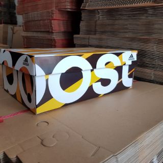 Hộp giày Adidas Boost