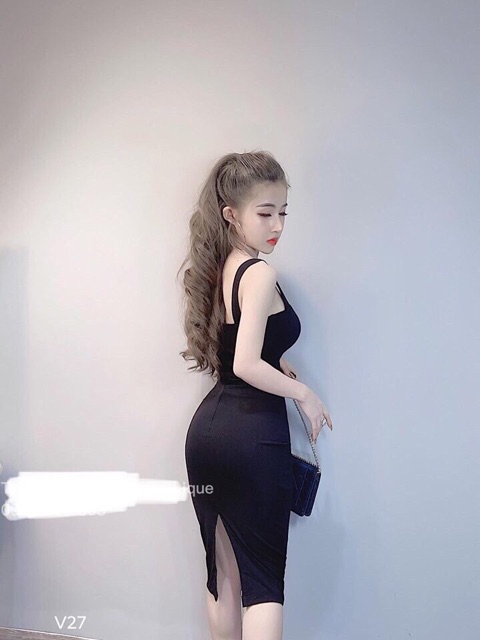 Váy ba lỗ xẻ sau