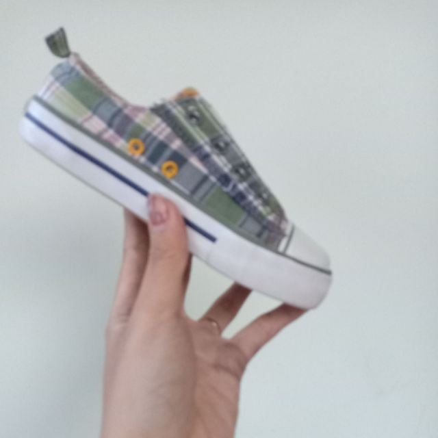 Giày Nơi Ấy Bình Yên
