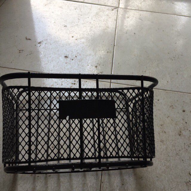 Có nắp gắn cho xe đạp. xe điện, xe cub,...