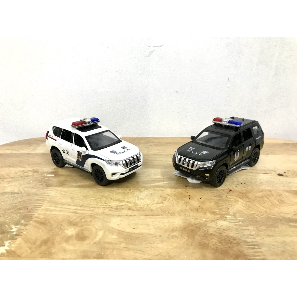 Mô hình xe cảnh sát Toyota Landcruiser Prado _ Tỷ lệ 1:32