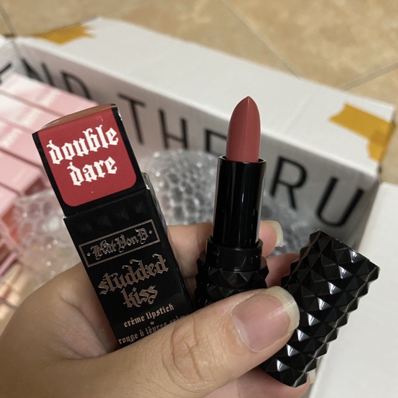 SON KAT VON D STUDDED KISS CREME LIPSTICK MINI.