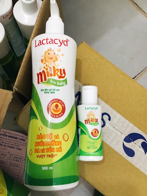 Sữa tắm gội lactacyd milky 500ml hàng có tặng kèm.