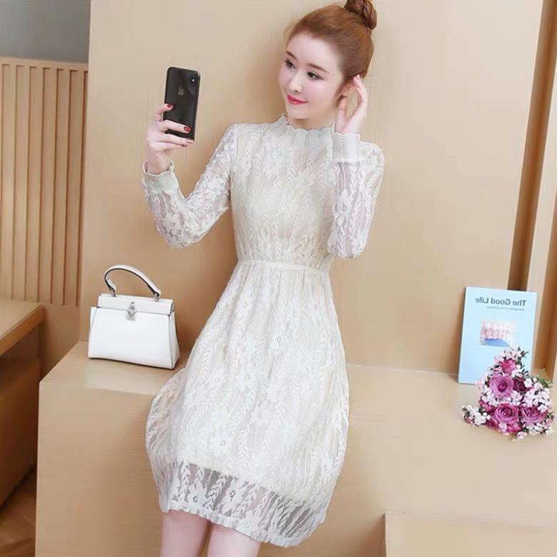 Váy ren cổ cánh hoa