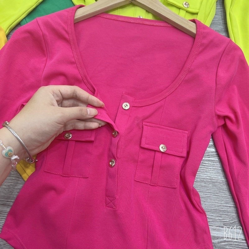 Áo thun body tay dài phối khuy túi ngực