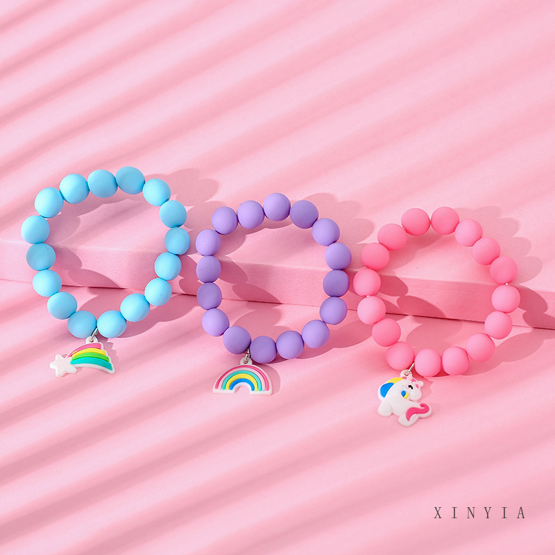 Vòng Tay Nhựa Pvc Hình Kỳ Lân Màu Cầu Vồng