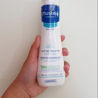 Dung dịch vệ sinh vùng kín cho bé