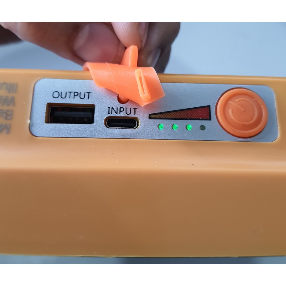 Đèn năng lượng mặt trời xách tay đa năng 300W siêu sáng chống nước có khe cắm sạc điện thoại đèn cắm trại đèn lũ