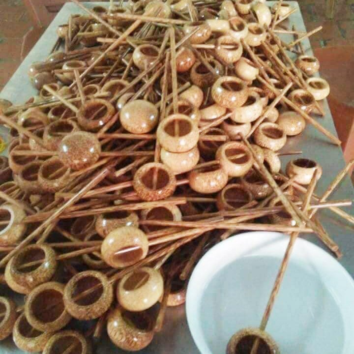 Gáo dừa múc rượu