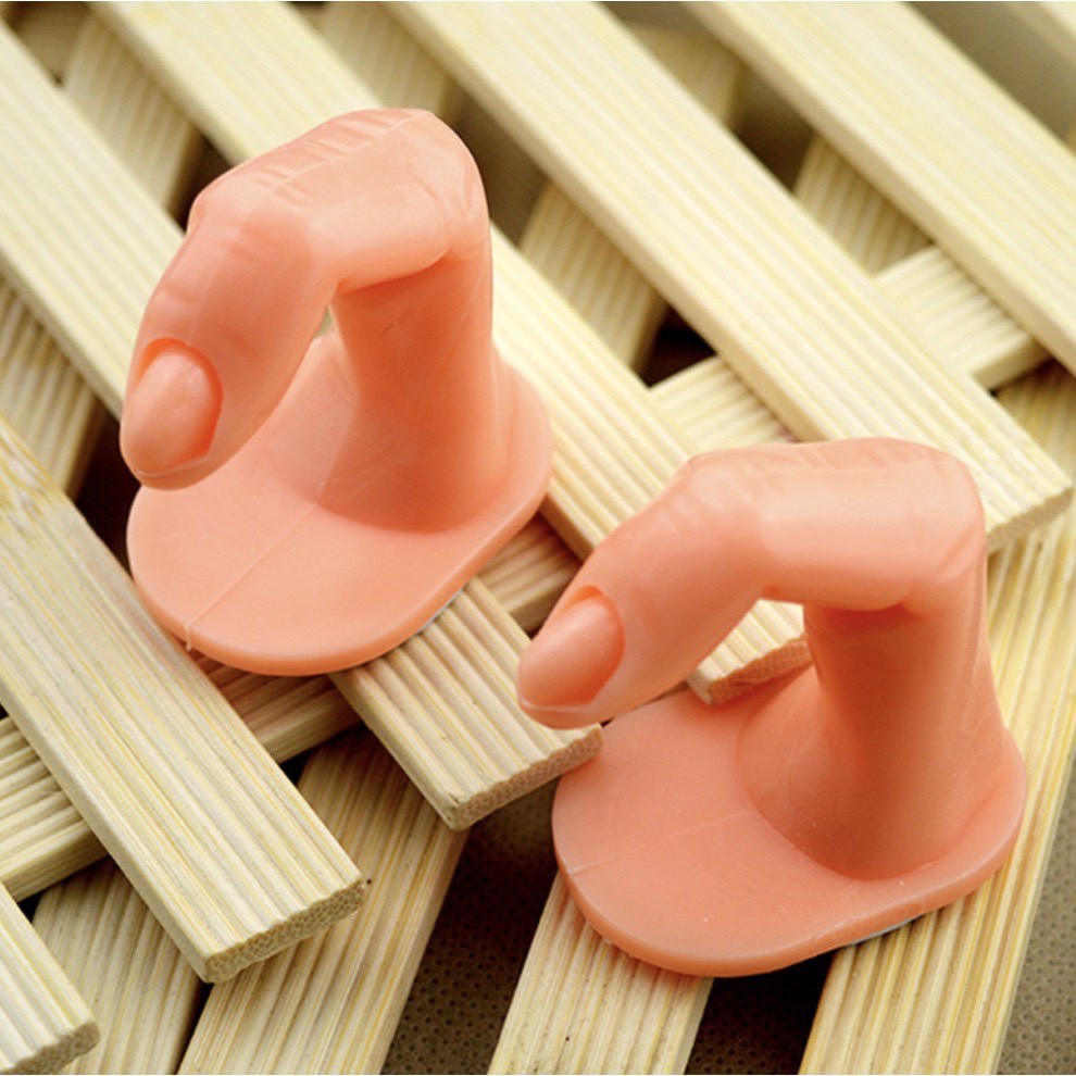 Ngón tay giả học vẽ móng