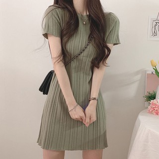 váy len mỏng cổ tròn