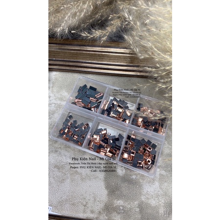 Đá vuông gắn móng tay