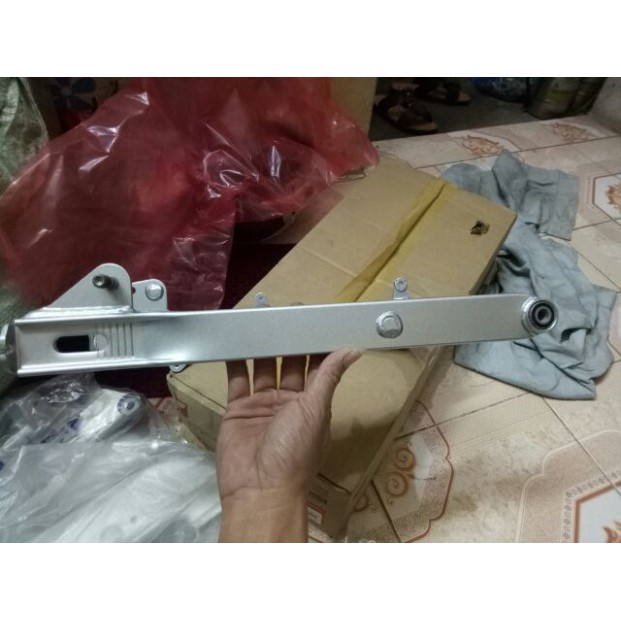 Càng Sau Xe Dream Việt [ CHÍNH HÃNG ] - Gắp Bánh Xe Super Dream Hàng Xịn Honda Chuẩn Từng Chi Tiết Nhỏ - Cực Chắc Chắn