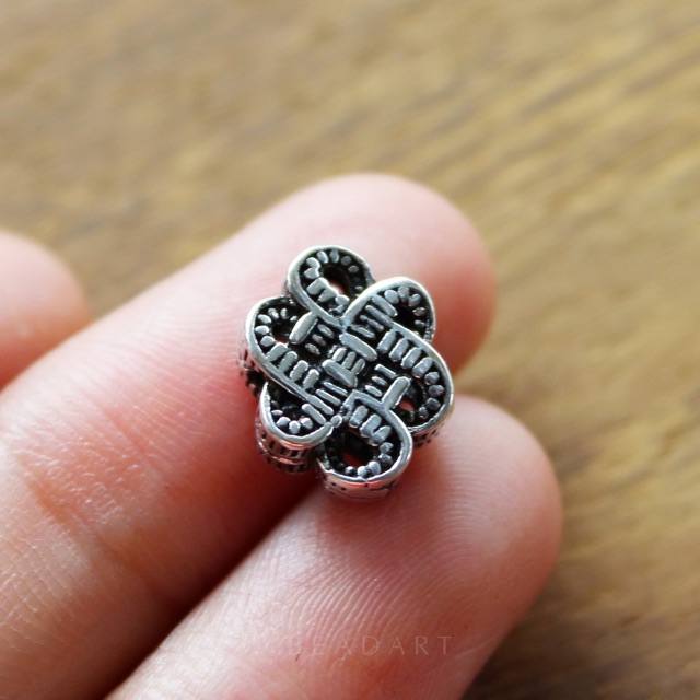 Charm bạc S925 hình nút thắt kết đồng tâm xỏ ngang