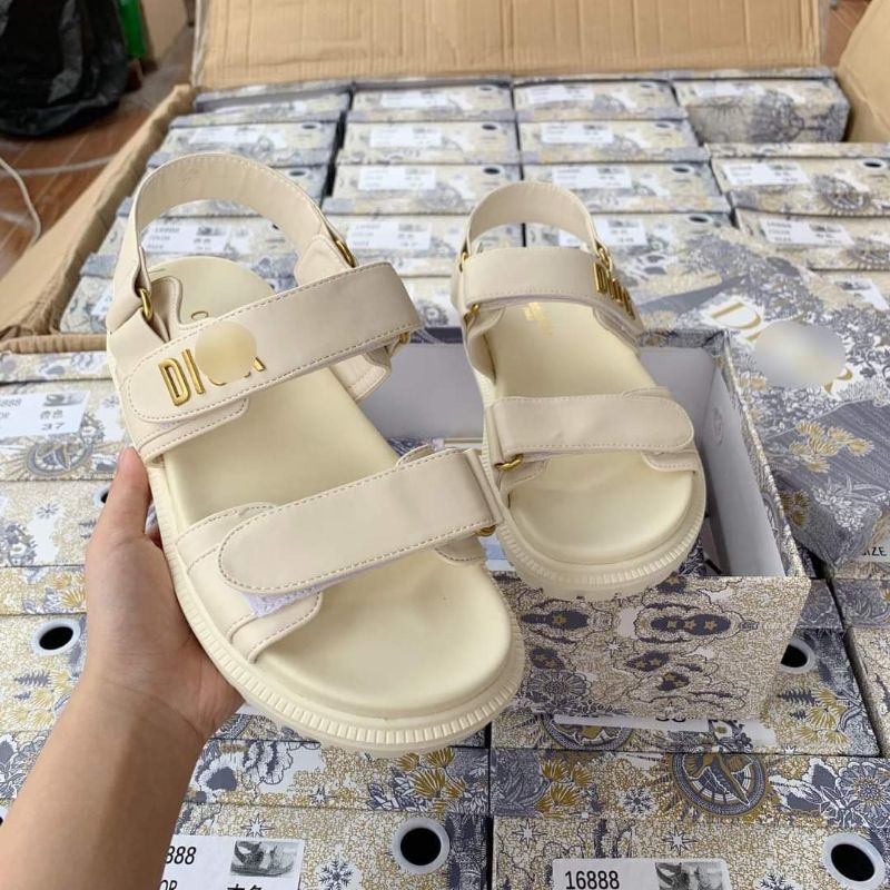 Sandal đi o hót hít fullbox túi vải hoặc túi giấy.