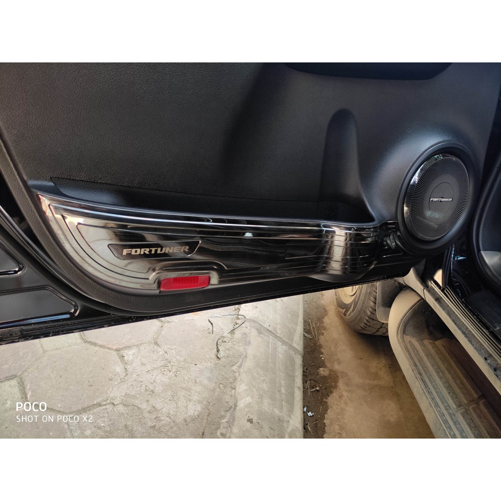 Bộ 4 Ốp Tapli Cửa Xe Toyota Fortuner 2018 2019 2020 Mẫu TITAN cao cấp- Tặng Kèm keo tăng dính, Lắp Đặt Dễ Dàng Tại Nhà