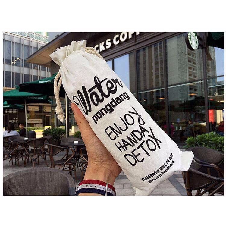 Bình nước Detox đẹp &quot; Water Pongdang&quot; 1000 ml ( màu trong suốt ) - Kèm 1 Túi Vải