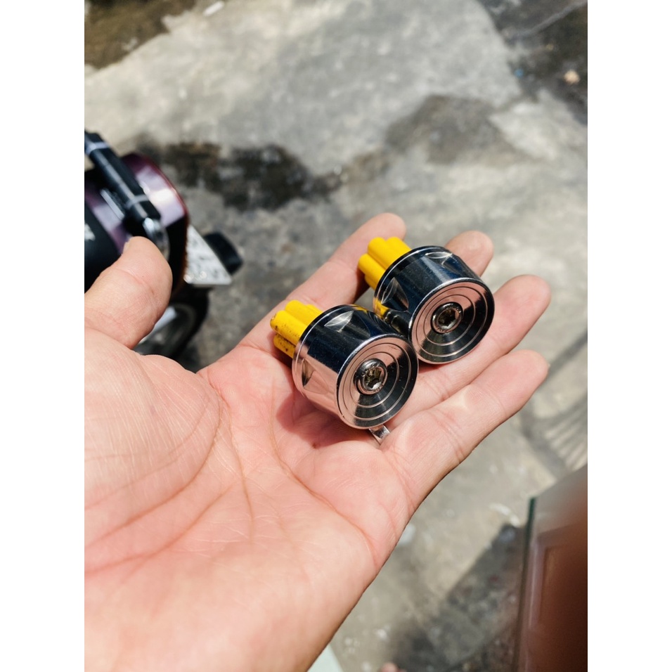 Gù tay lái salaya mẫu V2 siêu sáng bóng gắn mọi loại xe kèm ốc và cao su