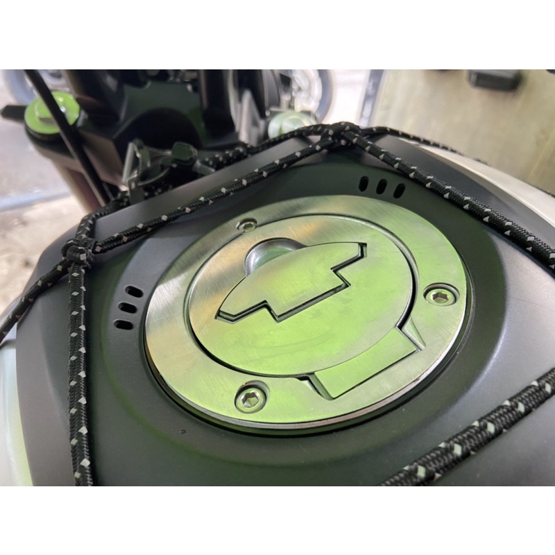 Dán nắp bình xăng Xsr155 và các xe yamaha khác