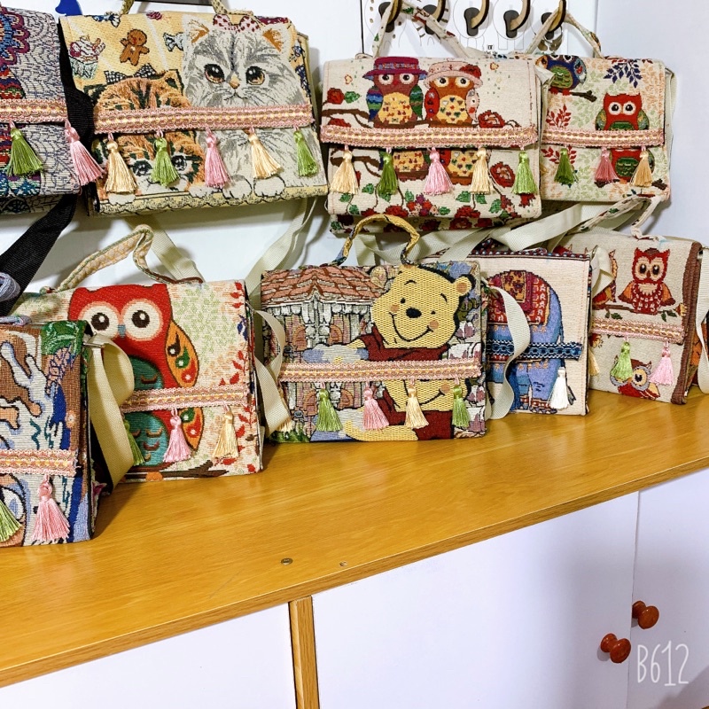 Túi thổ Cẩm đeo chéo tua rua hộp phong cách