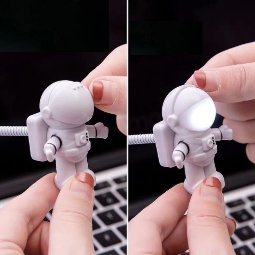 Đèn ngủ cắm LED phi hành gia du hành vũ trụ - Đèn đọc sách độc đáo