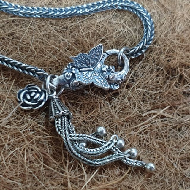 Vòng tay bạc 925 khóa bướm treo hoa hồng treo tua rua