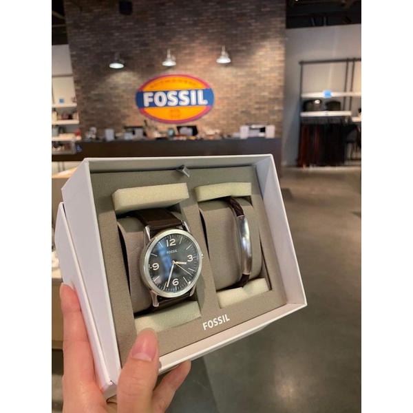 Set đồng hồ nam Fossil gồm 1 đồng hồ + 1 vòng tay, Mặt 42mm, Chống Nước 50m