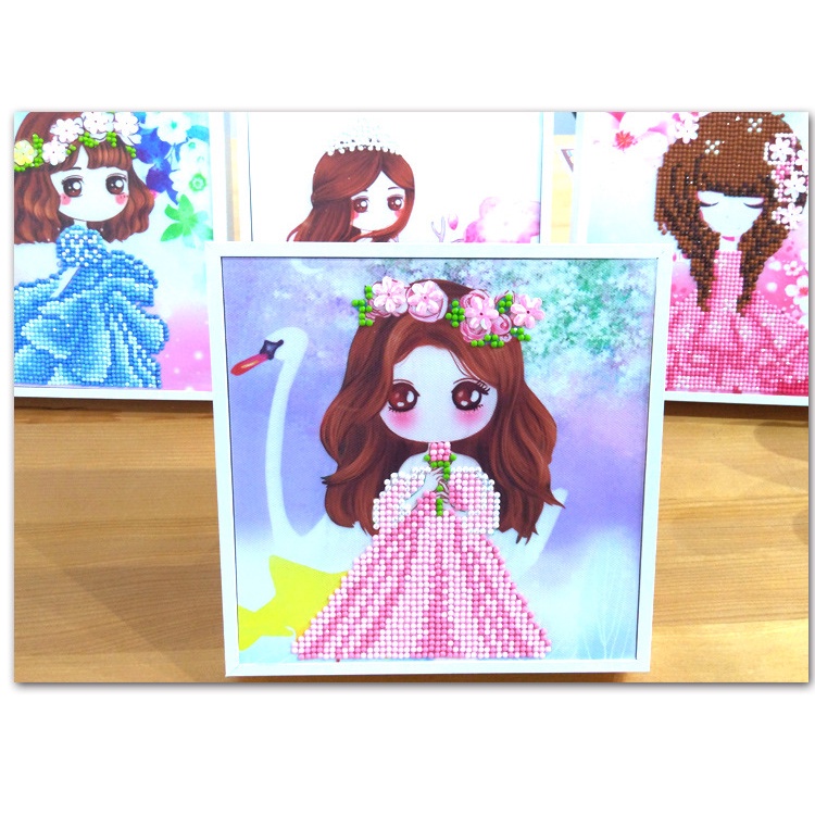 Tranh đính đá hình công chúa Elsa, Bạch Tuyết, Kitty, Siêu nhân khổ 20x20 cm (kèm khung để bàn) nhiều mẫu cho bé