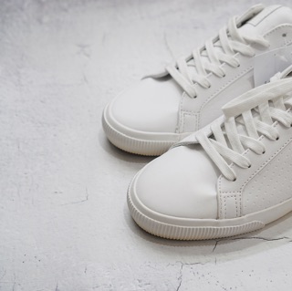 sneaker nam BERSHKA trắng cá tính