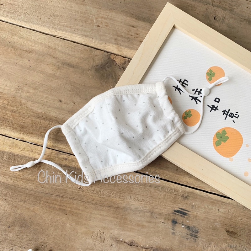 Khẩu trang cotton hai lớp mềm mại cho bé sơ sinh.