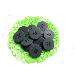 set 2 nút áo (cúc áo) xám 4 lỗ có chữ