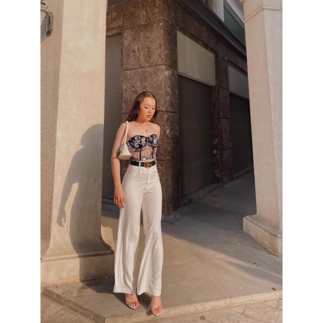 Áo cup ngực ren hoa