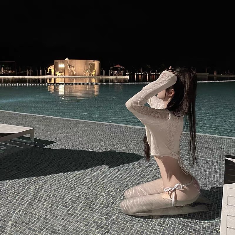 ÁO LEN MỎNG RÁCH ĐI BIỂN MẶC KÈM BIKINI CHIC GIRL