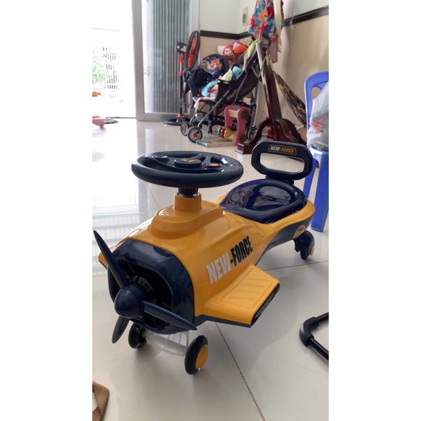 Xe lắc hình máy bay có đèn có nhạc đủ màu cho bé trọng tải 100kg