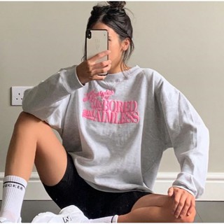 Sweater xám chữ hồng form tây