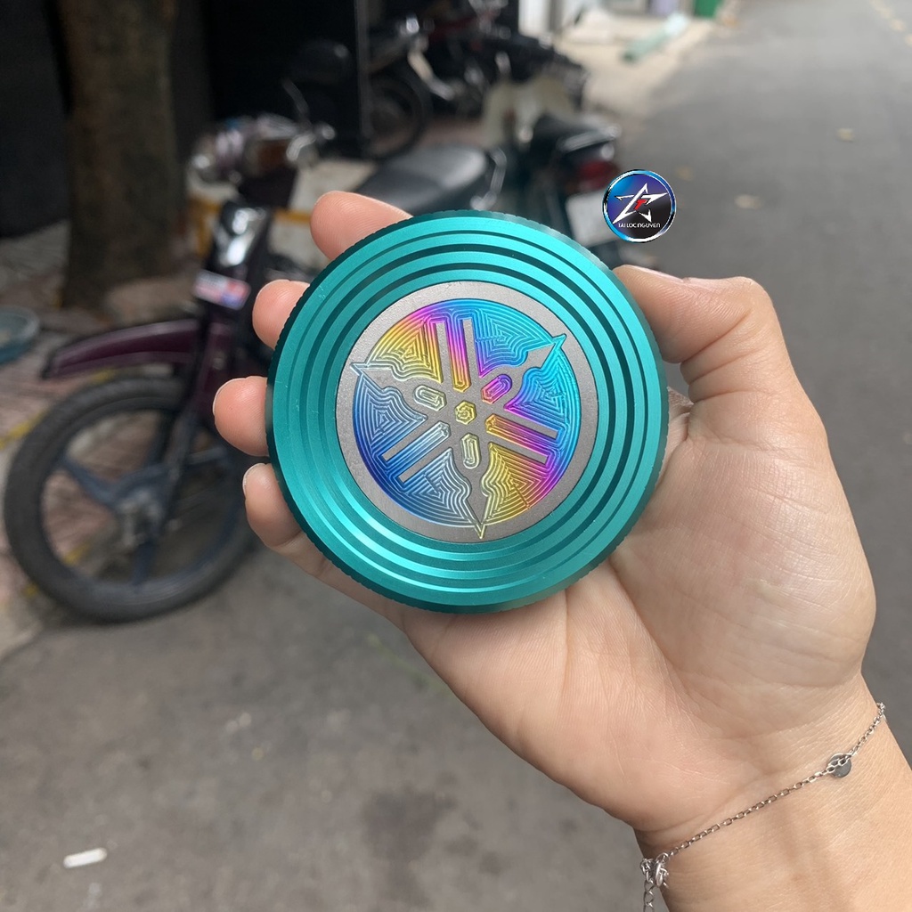 CHỤP NẮP XĂNG NHÔM CNC LOGO TITAN - NẮP BÌNH XĂNG XE MÁY