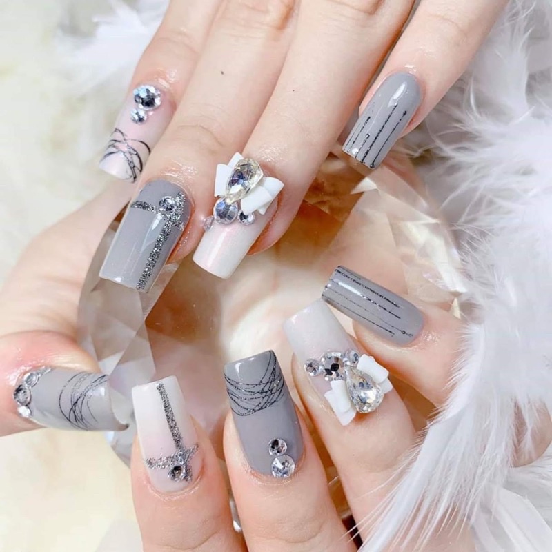 hoa bột ôm móng nơ đá
