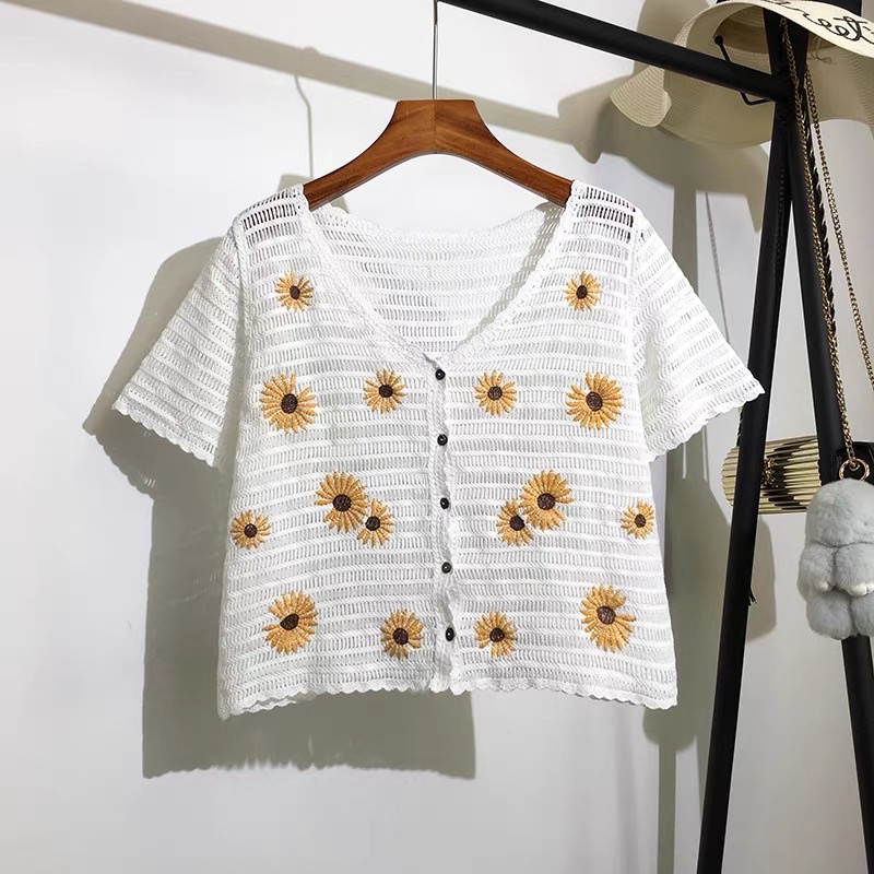 Áo len sợi thêu hoa cúc dáng crop top hàng loại 1 cúc gỗ