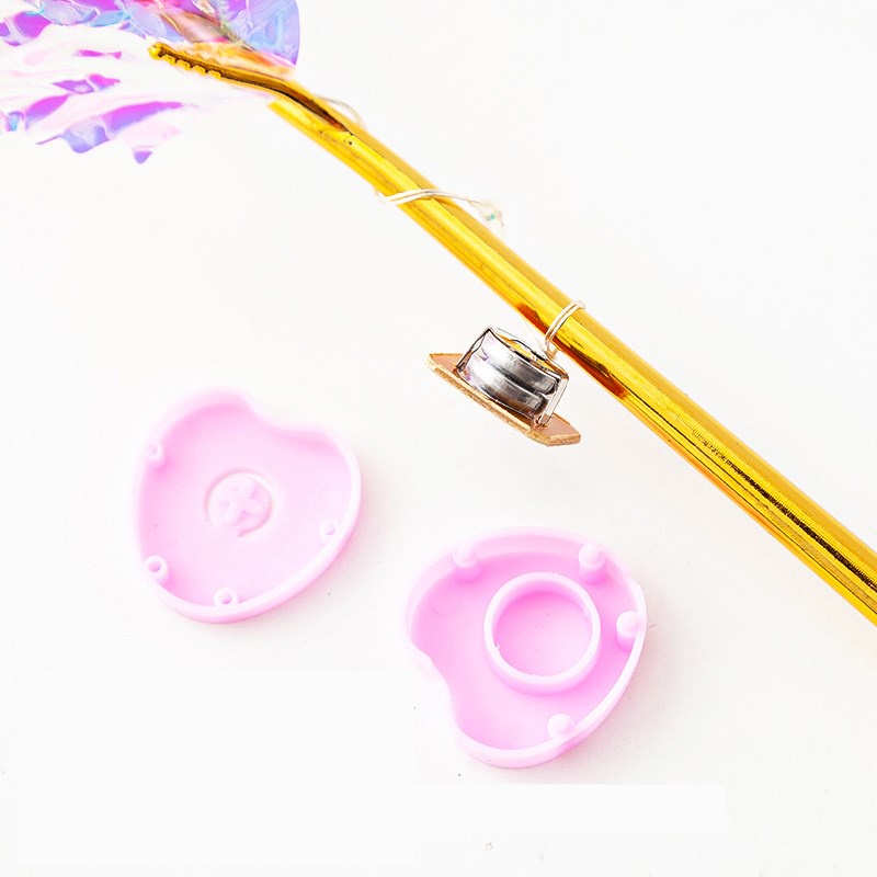 Hoa hồng giả màu sắc tươi sáng dùng để trang trí