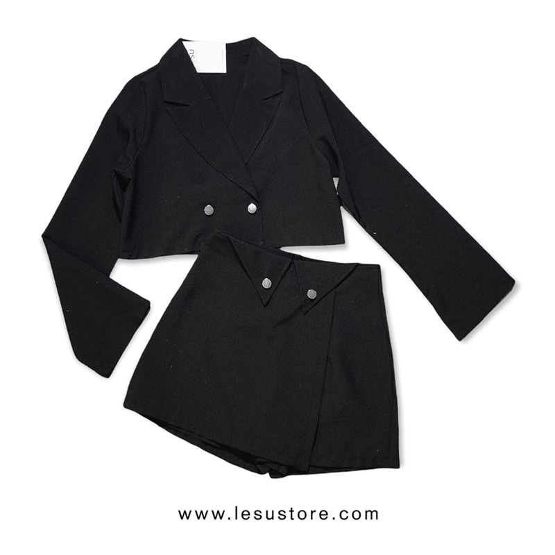 ẢNH TỰ CHỤP Set vest và short váy phối nút