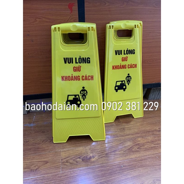 Biển báo chữ A - Vui Lòng Giữ Khoảng Cách