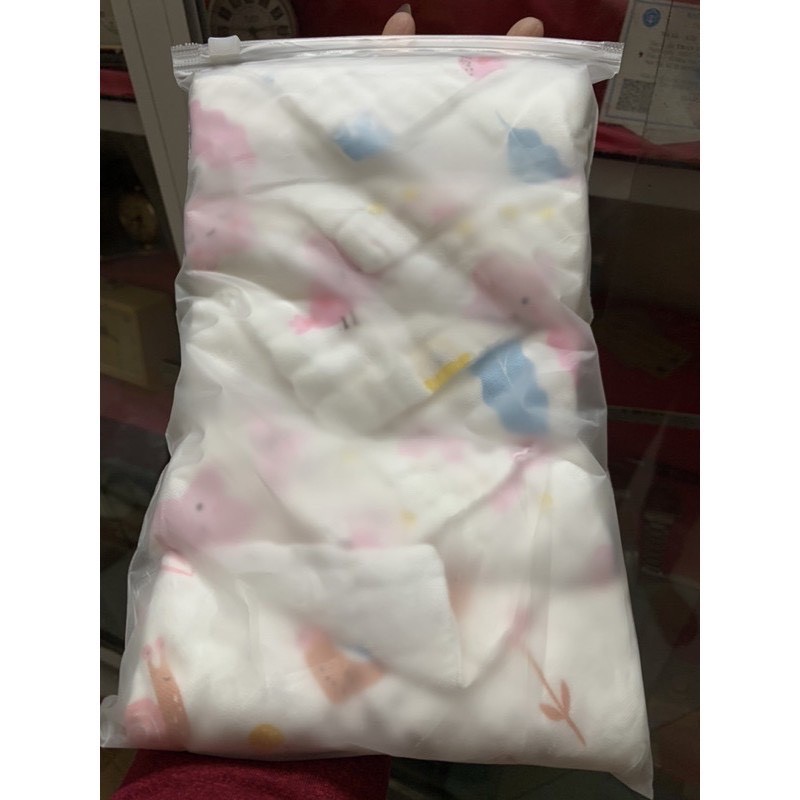 Khăn tam giác chất liệu vải xô 6 lớp siêu thấm hút cho bé